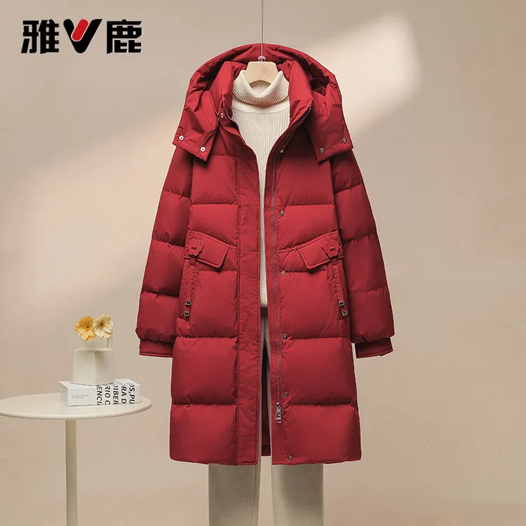 雅鹿 25年新款90绒子含量飘带花扣款冬季时尚保暖加厚过膝羽绒服
