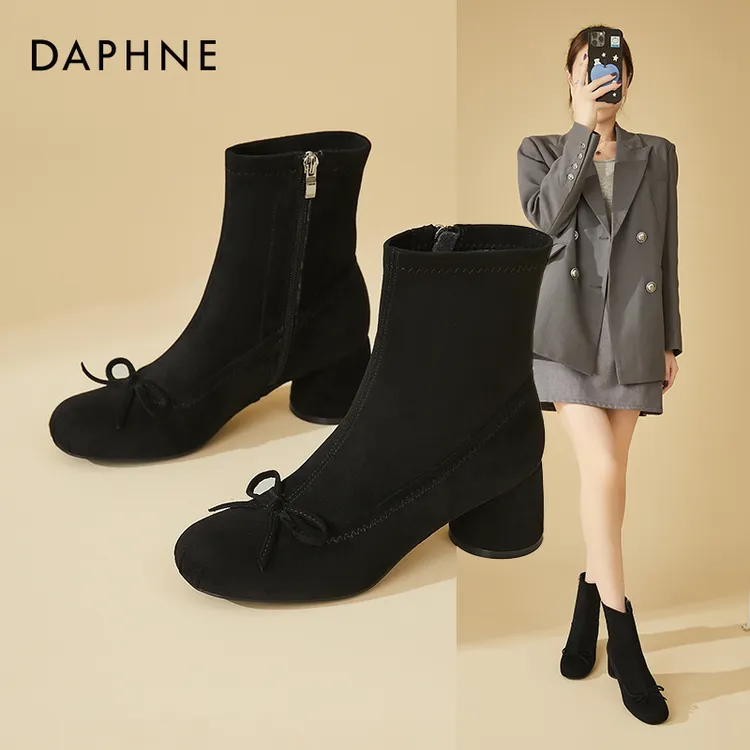 Daphne/达芙妮黑色瘦瘦靴女蝴蝶结配裙子时装靴气质粗跟小短靴
