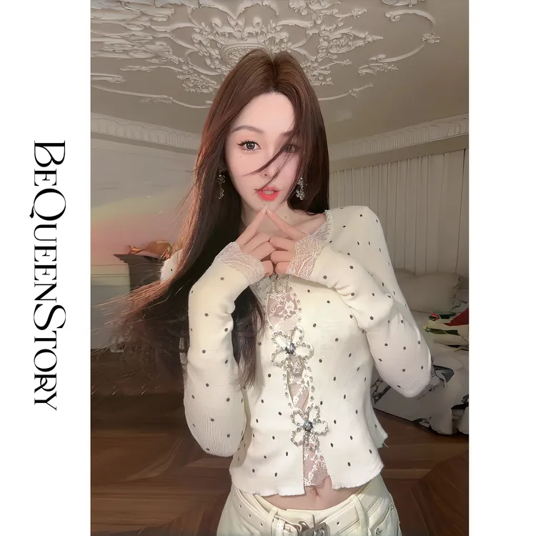 余潇潇【星光波动】新款气质拼接蕾丝弹力波点方领针织衫