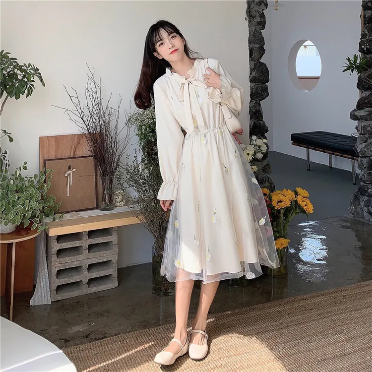 2025秋季超仙法式森系学院风连衣裙女收腰显瘦甜美长袖学生长裙子