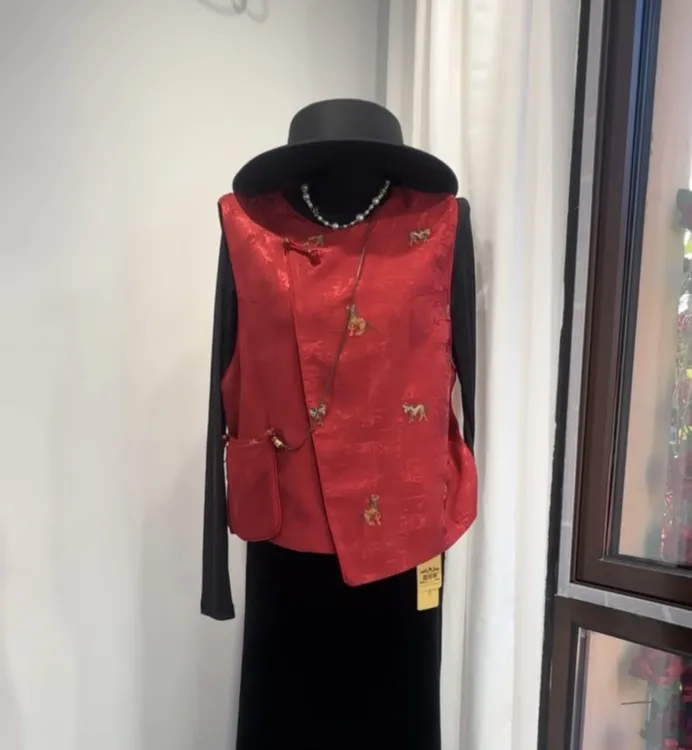 新中式红色刺绣无袖马甲女春款复古喜庆国风上衣