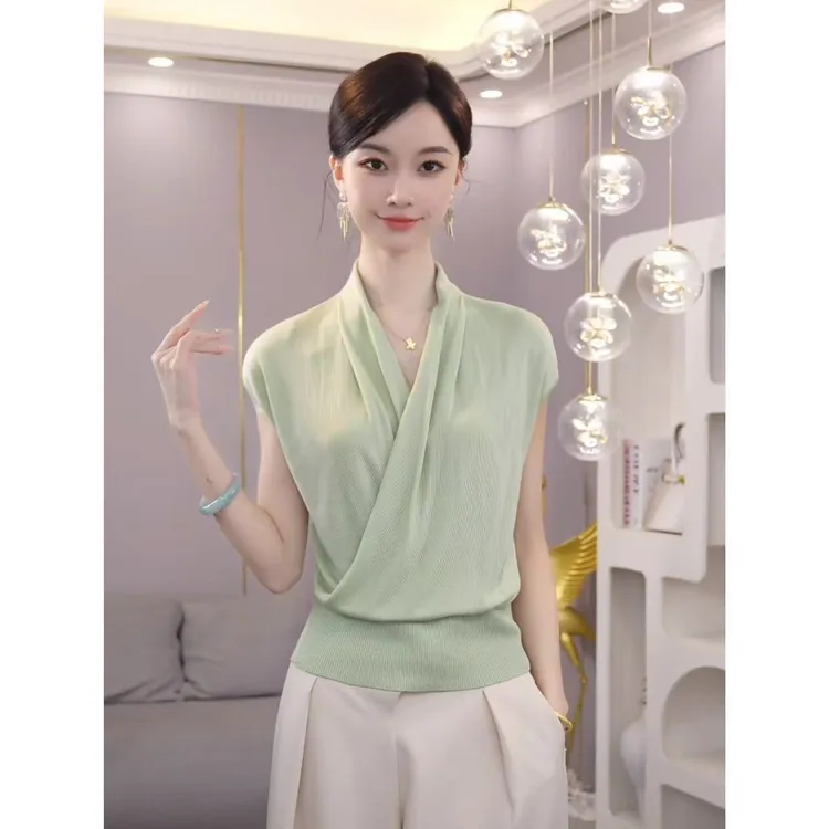 唐熹2025年夏季新款【7546】莱赛尔绿色凉快透气v领上衣短袖女装