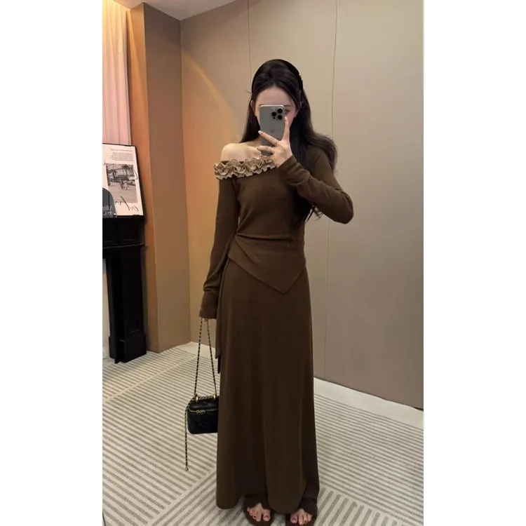 气质韩系时尚套装女秋季新款木耳花边拼接斜肩上衣+高腰半身裙潮