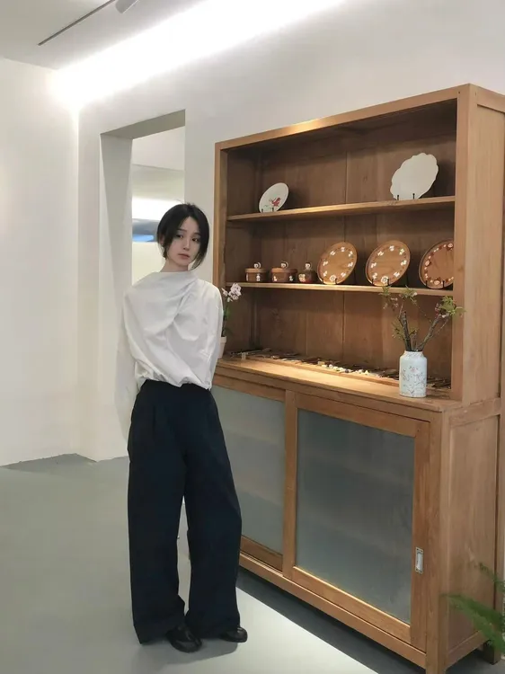 2025春季新款设计感飘带白色衬衫小众别致上衣女百搭直筒裤套装