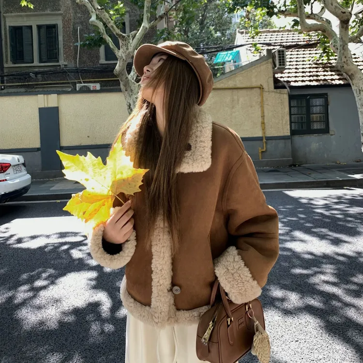 海森堡少女/奶呼呼  美拉德色系设计感皮毛一体短款外套A005