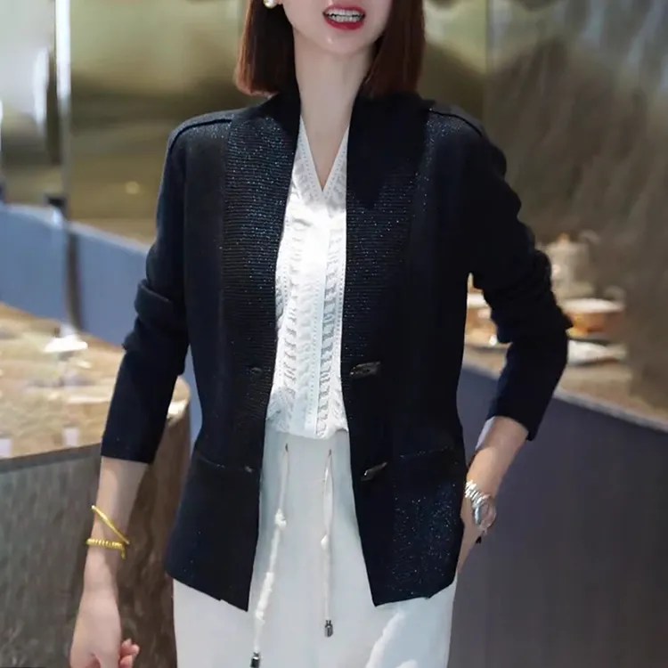 2025早秋季新款女黑色毛衣外套慵懒高级感修身显瘦针织开衫上衣