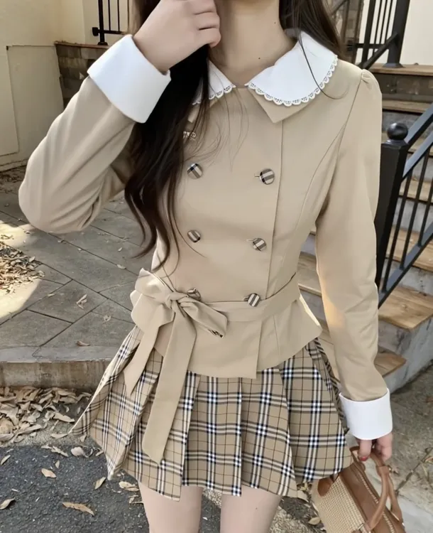 英伦千金 秋季新款法式娃娃领收腰风衣约会外套格纹百褶裙两件套
