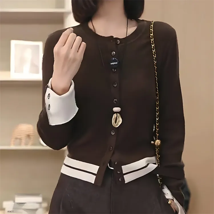 2025秋季新款通勤圆领撞色短款针织开衫女设计感毛衣内搭修身上衣