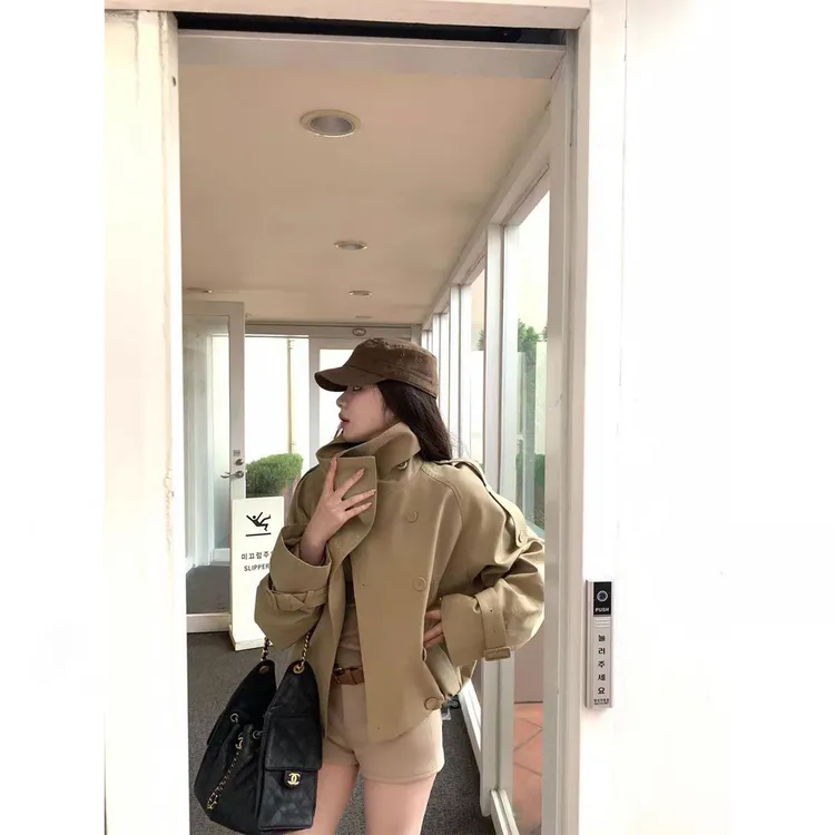 风衣女秋季2025新款爆款洋气英伦风卡其色设计感立领短款韩系外套