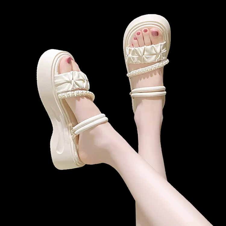 爆款两穿凉拖鞋女外穿夏季新款2025年百搭轻便软厚底珍珠显白凉鞋