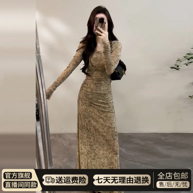 早秋新款长袖扎染连衣裙子2025新款极简风巨好看裙子修身复古长裙