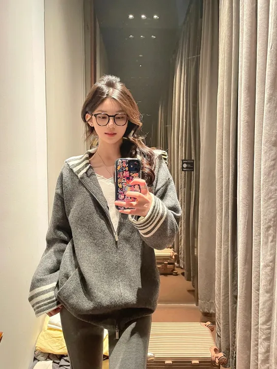 海军领灰色毛衣女秋季穿搭慵懒学院风撞色条纹设计感针织开衫外套