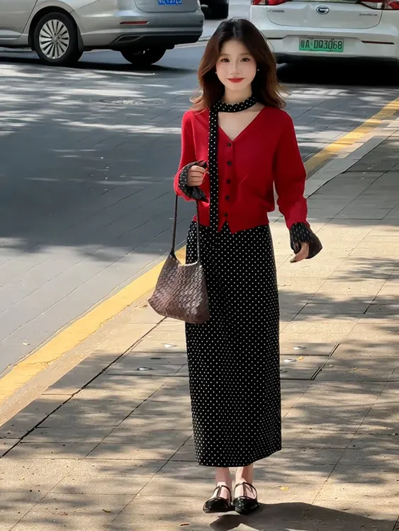 秋装搭配一整套高级感时尚红色V领针织开衫毛衣波点半身裙套装女
