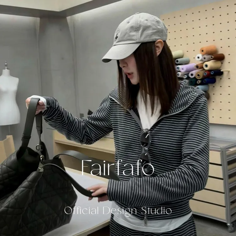 【条纹连帽修身外套】PRWT59271秋冬时尚休闲显瘦松弛慵懒感外套