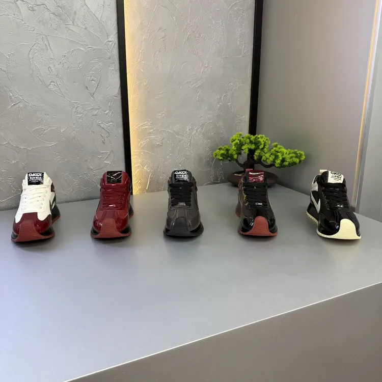 2025年冬季新款时尚潮流百搭休闲鞋加绒保暖中帮男士运动鞋2-1329