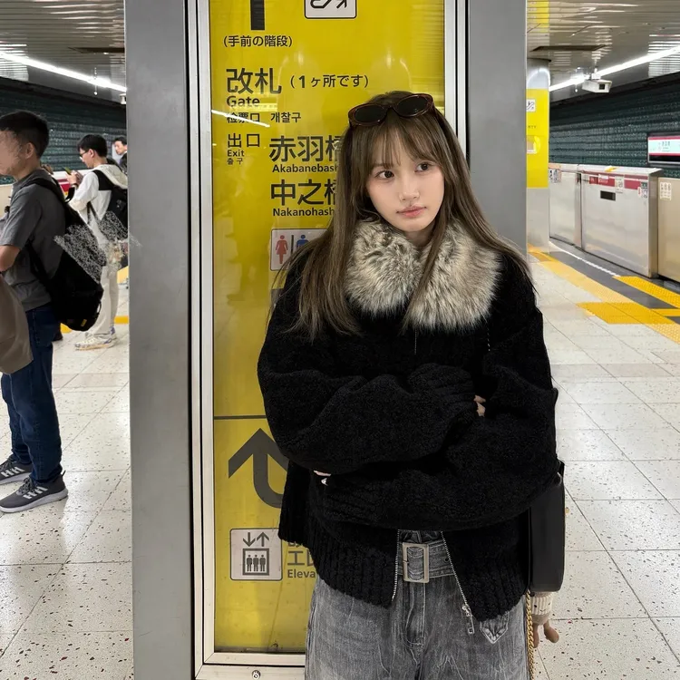 2025冬季新款毛领仿羊羔毛皮草外套女短款加厚保暖巨好看黑色毛毛