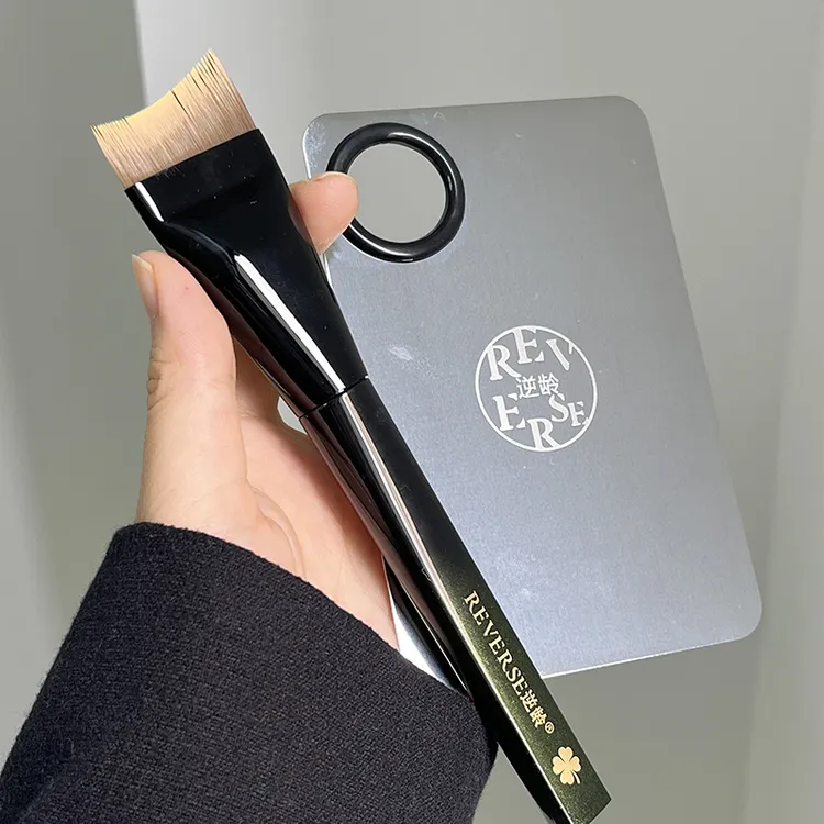 逆龄M78月牙粉底刷扁头斜弯刀超薄不易吃粉敏感肌适用M53粉底刷