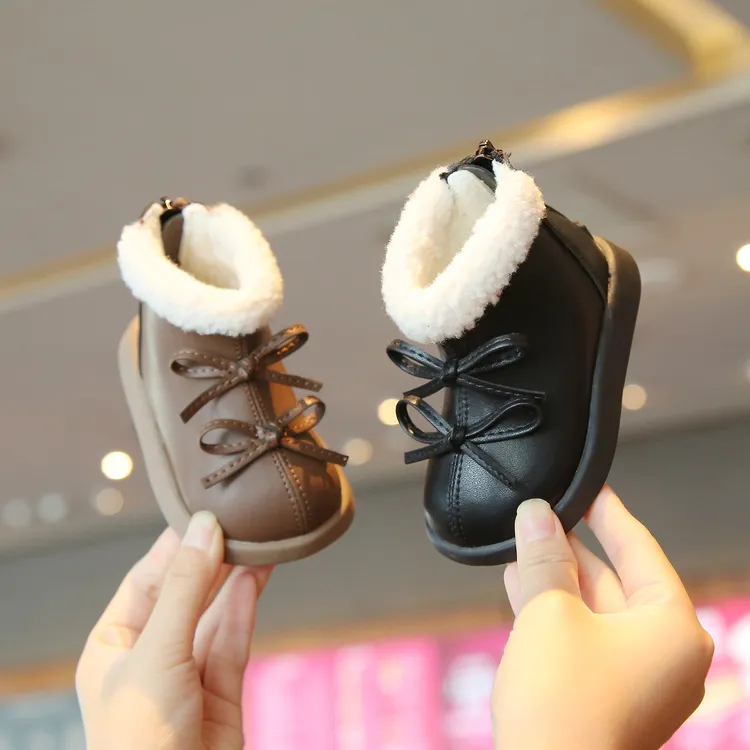 秋冬季女宝宝皮鞋1一3岁小童短靴子加绒保暖软底婴儿学步二棉鞋子