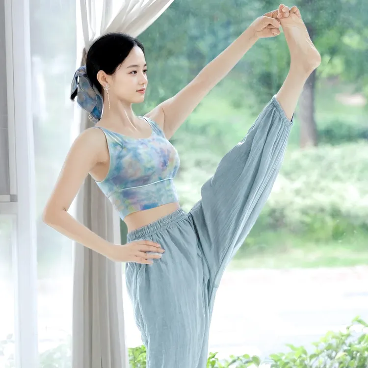 2025新款瑜伽服宽松疗愈灯笼阔腿裤普拉提训练美背套装长裤遮臀