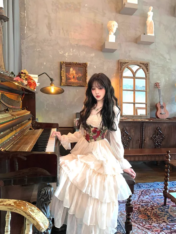 法式复古油画蛋糕裙显瘦lolita甜美长袖连衣裙女花烛蝶影秋冬仙女