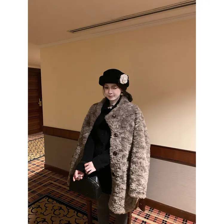 慵懒雪松廓形环保仿羊羔毛皮毛一体女秋冬加厚中长款毛毛外套