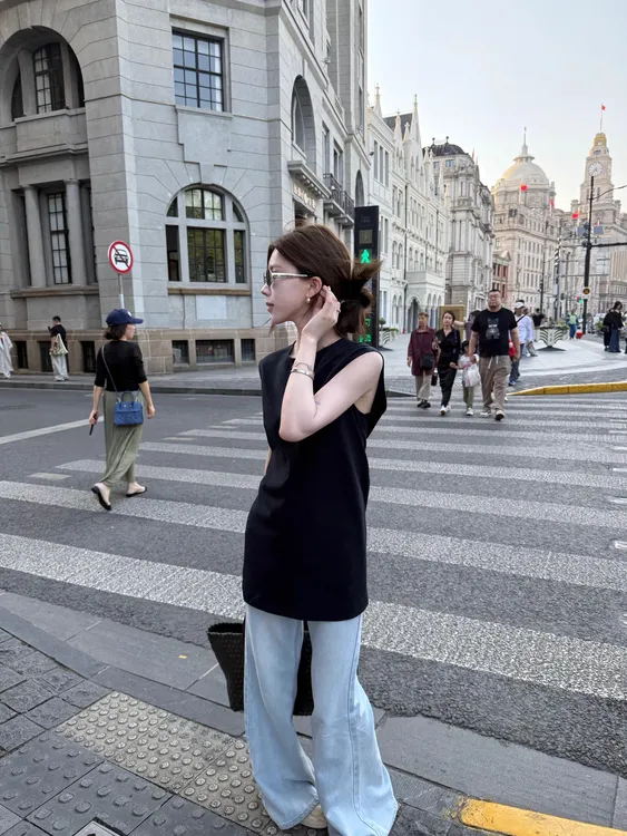 千金清冷感贵系衣服流行时髦简约洋气上衣百搭修身显瘦牛仔裤   