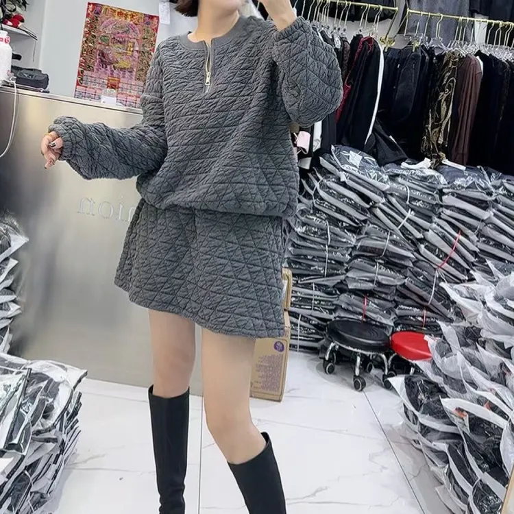 【月姐家】欧货大码套装菱格圆领长袖上衣不规则半身裙两件套