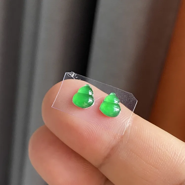 满色阳绿危料葫芦耳钉耳坠裸石一对