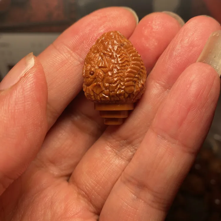 福利苏工核雕，纯手工雕刻，铁核五毒三通，个性十足，等待有缘人