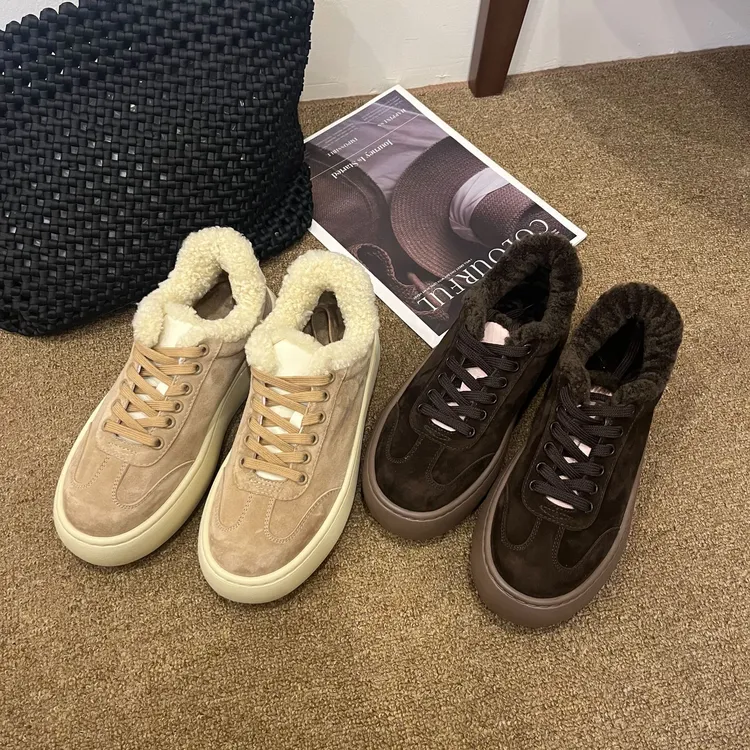 【AiAi】胖胖鞋 复古羊猄皮加绒保暖系带休闲女鞋（2577-1）