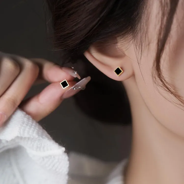 CIOEM KOUIM 足银耳饰 黑色方形耳钉轻奢小众高级感精致小巧百搭