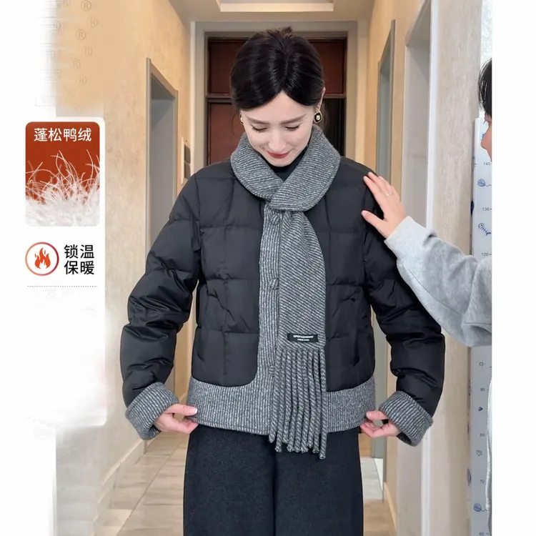 江南妈妈装秋冬装保暖羽绒服外套中老年女翻领围巾时尚上衣