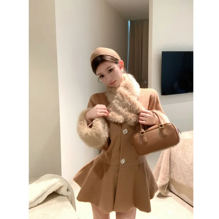 2025秋冬新款高级感夹棉毛呢大衣雪国斗篷大衣高级千金感呢子外套