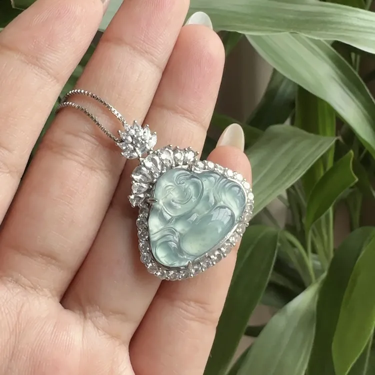 银镶蓝水佛公翡翠吊坠时尚气质