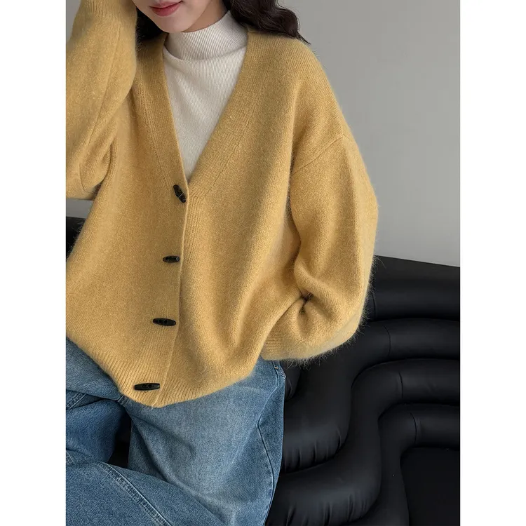 韩系慵懒风软糯兔毛牛角扣针织开衫女秋冬新款V领毛衣ss900