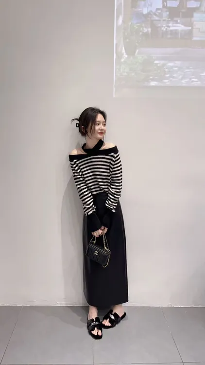 2025秋季新款韩系高级感一字肩飘带软糯条纹针织衫女百搭半身裙