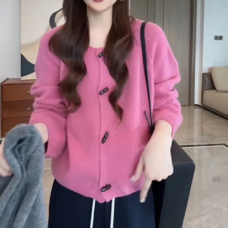 减龄宽松温柔风牛角扣插肩袖纯色针织衫开衫LK2506671