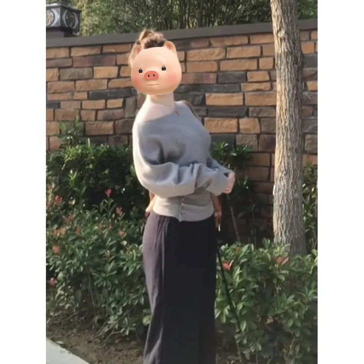 灰色不规则斜肩长袖针织衫女秋冬季收腰露肩独特漂亮早秋chic上衣