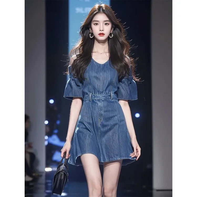 气质名媛高端女神范高级感法式彩色艺术生蓝色牛仔露肩连衣裙女夏