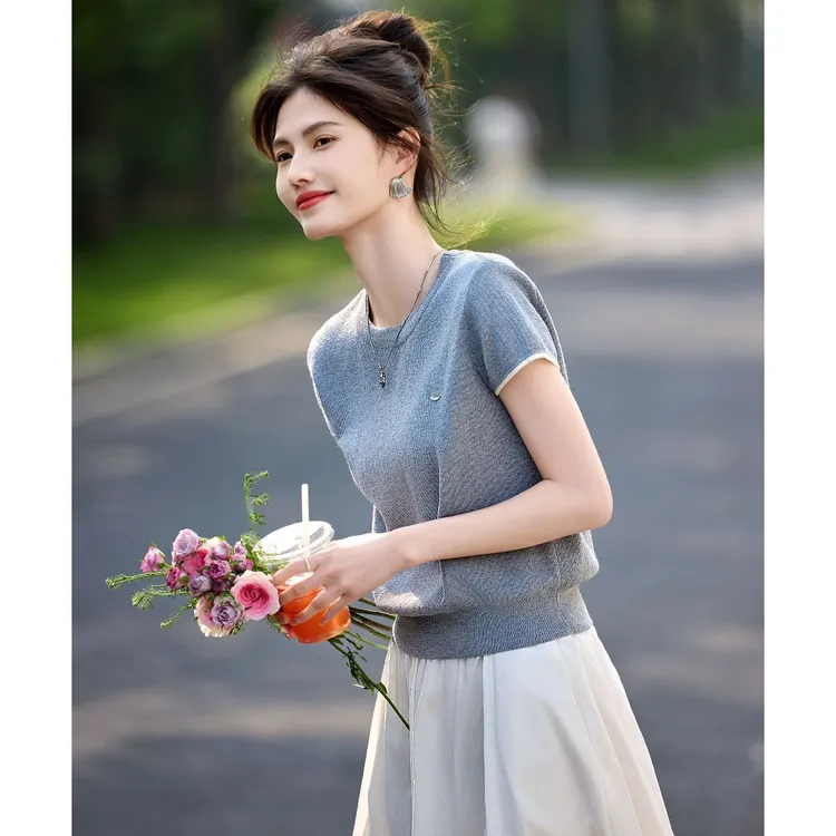 2025年夏季文艺风撞色减龄圆领针织上衣新品时尚百搭针织T恤女