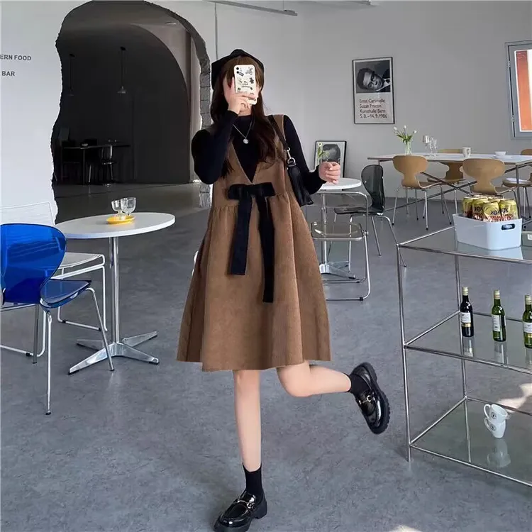 孕妇装2025秋冬新款休闲百搭甜美针织上衣款宽松显瘦灯芯绒背带裙