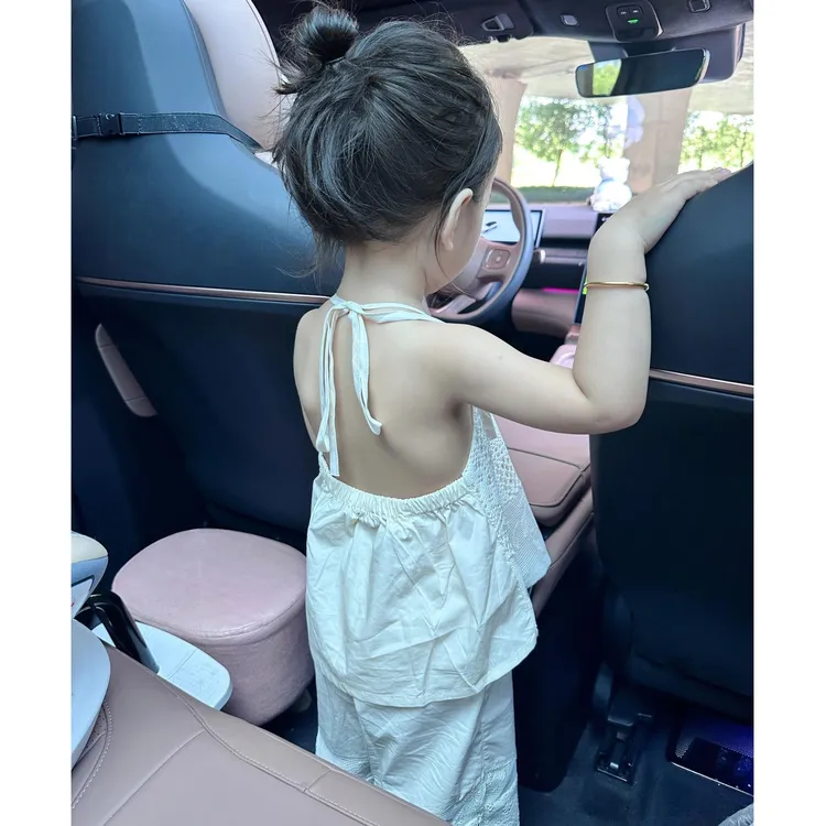 《现货》女童2025夏季洋气法式别致露背挂脖上衣蕾丝拼接休闲裤套装