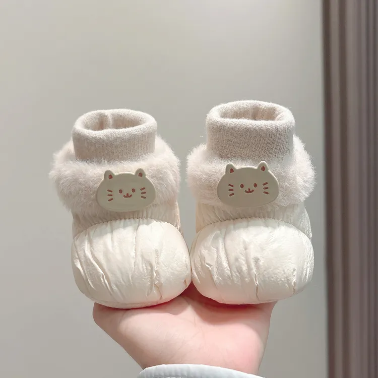 婴儿鞋套春秋软底男女宝宝鞋袜新生儿袜子鞋0-1岁冬季3防掉7个月8