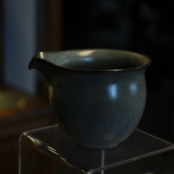 高端茶器灰青官窑公道杯