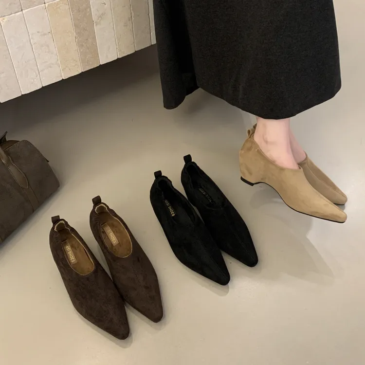 【中古风】~设计感加绒单鞋女绒面尖头一脚蹬气质内增高复古女鞋