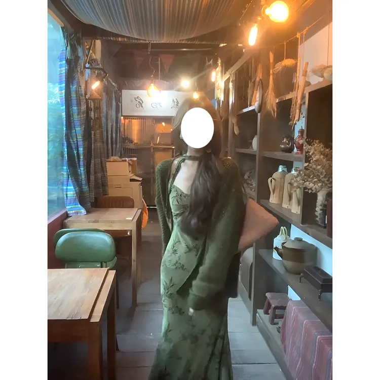 早秋复古新中式穿搭一整套碎花吊带连衣裙女外搭镂空针织开衫套装