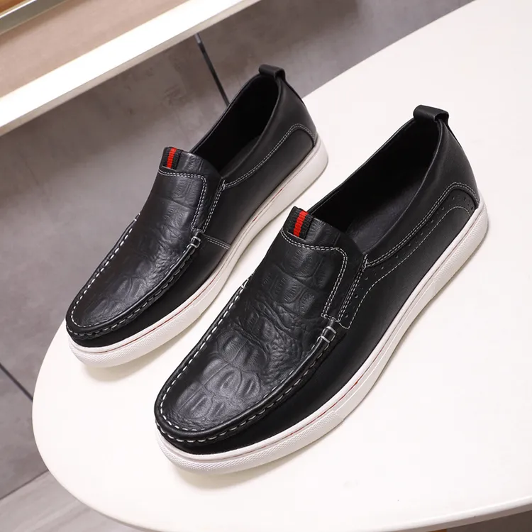 2025年秋季新款厚底轻便黑面白底不脱胶男土时尚运动休闲皮鞋男款