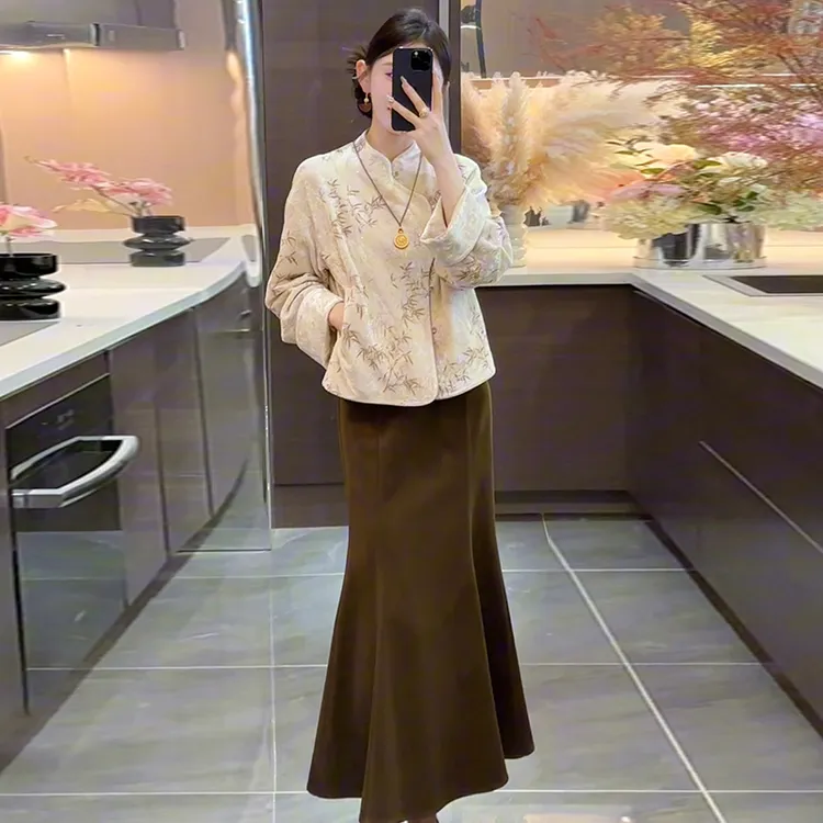 新中式休闲套装女2025春秋新款提花刺绣立领上衣鱼尾半身裙两件套