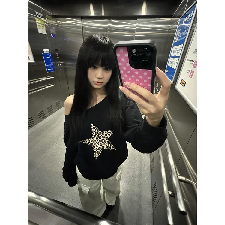美式时尚高街豹纹星星印花斜肩卫衣女春秋季百搭复古露肩辣妹上衣