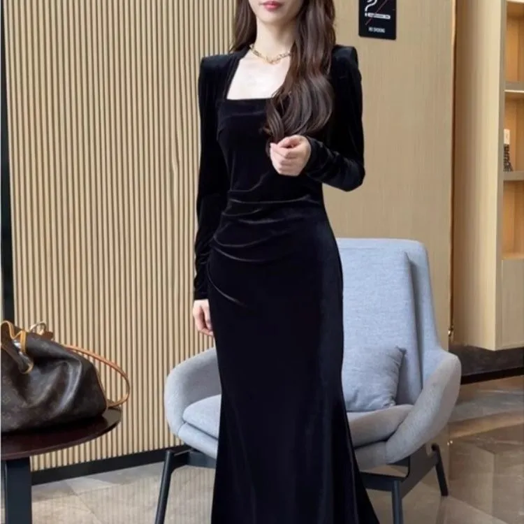 高端轻奢方领丝绒连衣裙女秋冬季新款法式气质收腰显瘦包臀鱼尾裙